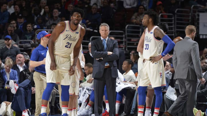 PHILADELPHIA, PA - MARCH 16: Joel Embiid 21 Head Coach Brett Brown and Robert Covington #33 of the Philadelphia 76ers look onduring the game against the Brooklyn Nets on March 16, 2018 at the Wells Fargo Center in Philadelphia, Pennsylvania. NOTE TO USER: User expressly acknowledges and agrees that, by downloading and or using this Photograph, user is consenting to the terms and conditions of the Getty Images License Agreement. Mandatory Copyright Notice: Copyright 2018 NBAE (Photo by David Dow/NBAE via Getty Images)