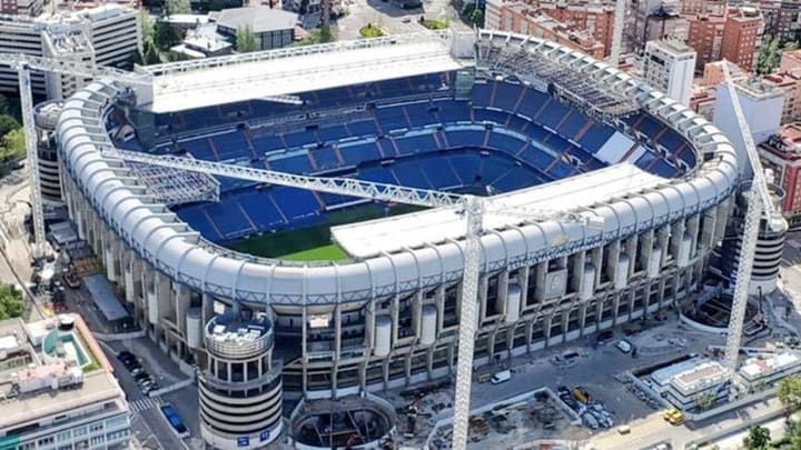 Foto atual do Bernabéu, sem boa parte da cobertura