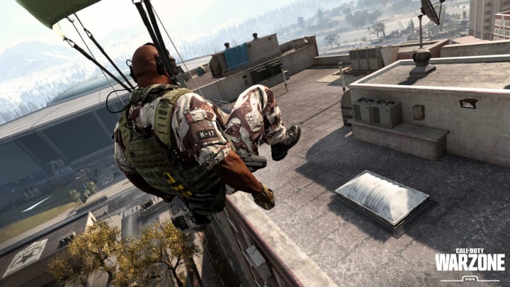 Another Warzone glitch has players scratching their heads and slamming their controllers as certain weapons glitch out and obscure entire screens Another Warzone glitch has players scratching their heads and slamming their controllers as certain weapons glitch out and obscure entire screens