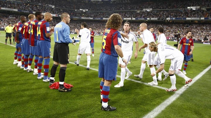 El Barcelona mostró su respeto al Real Madrid haciendo el pasillo en el Santiago Bernabéu