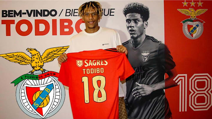 Todibo con el Benfica