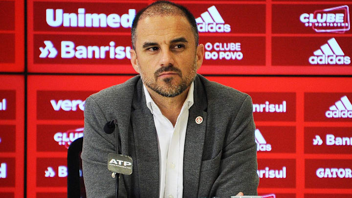 O diretor colorado adiantou que o clube chegou a acordos com Edenilson e Galhardo. D'Alessandro é o próximo da lista. O diretor colorado adiantou que o clube chegou a acordos com Edenilson e Galhardo. D'Alessandro é o próximo da lista.