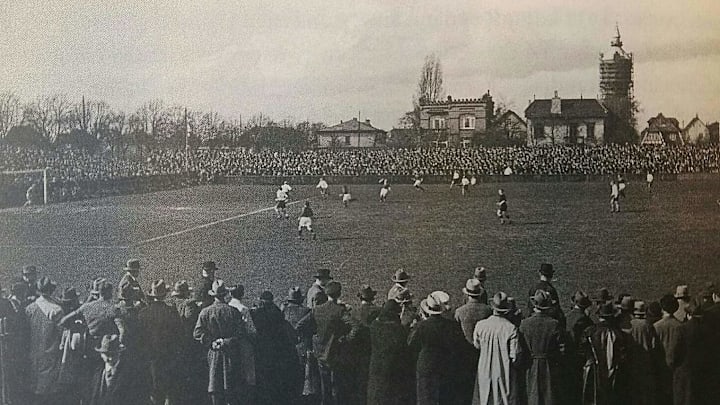 Le football allemand a vécu sous l'ombre sombre du nazisme entre 1933 et 1945.