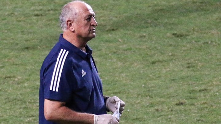 Felipão rebate questionamentos sobre chances de a Raposa voltar para a Série A nesta temporada: ‘O que vim fazer foi tirar o Cruzeiro da Série C’.