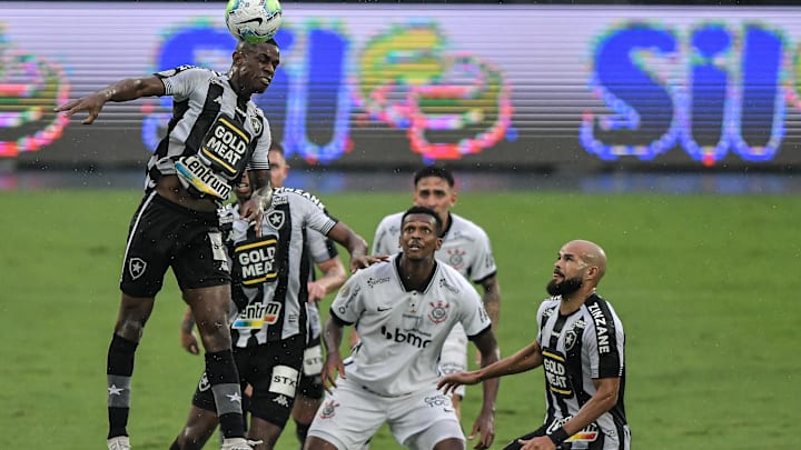 Botafogo foi derrotado em casa pelo Corinthians Botafogo foi derrotado em casa pelo Corinthians