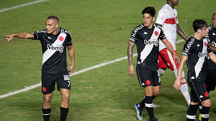 Vasco venceu o CRB por 3 a 0 em São Januário Vasco venceu o CRB por 3 a 0 em São Januário
