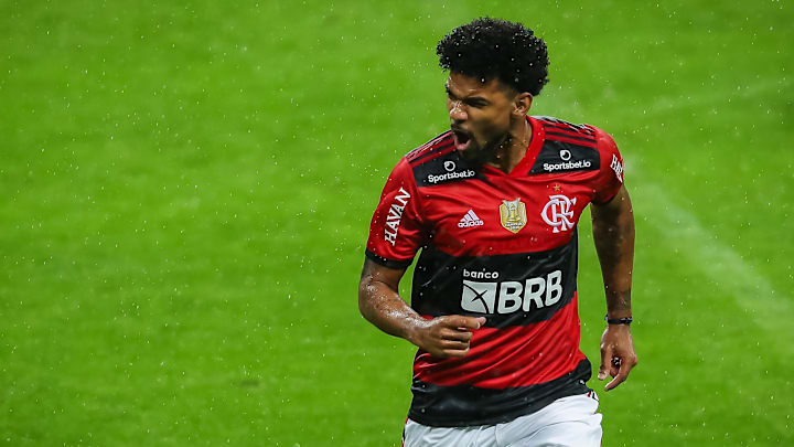 Bruno Viana anotou o gol que abriu o placar da partida Bruno Viana anotou o gol que abriu o placar da partida