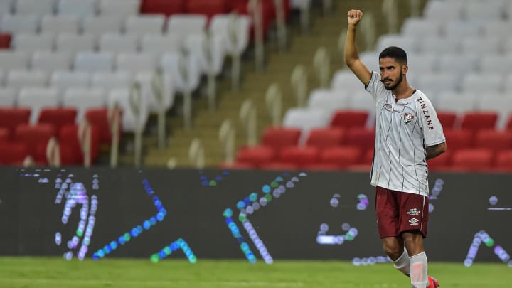 Julião anotou o gol da vitória do Fluminense sobre o rival Flamengo Julião anotou o gol da vitória do Fluminense sobre o rival Flamengo