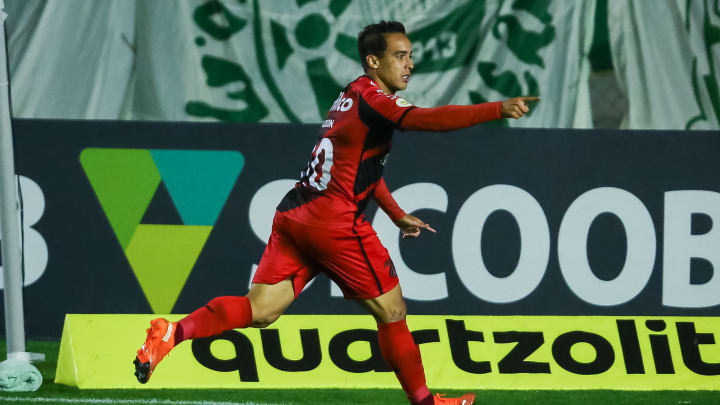 Jadson anotou os dois gols da vitória do Athletico Jadson anotou os dois gols da vitória do Athletico