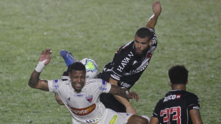 Fortaleza e Vasco se enfrentam pelo Campeonato Brasileiro. 