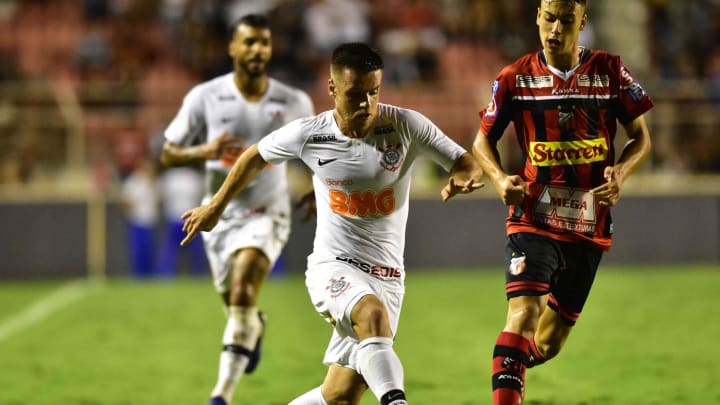 Corinthians recebe o Itauno na noite deste domingo (18). Timão está pressionado e busca resultados convincentes. Corinthians recebe o Itauno na noite deste domingo (18). Timão está pressionado e busca resultados convincentes.