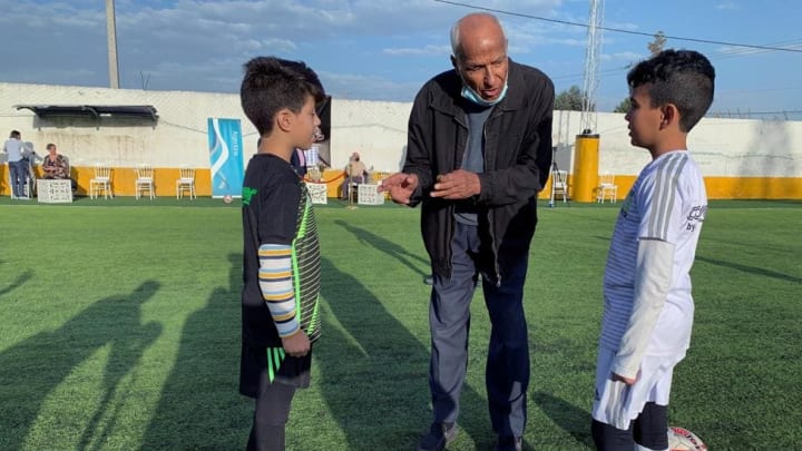 El tunecino volvió a dirigir un partido en homenaje a Diego Maradona. El tunecino volvió a dirigir un partido en homenaje a Diego Maradona.