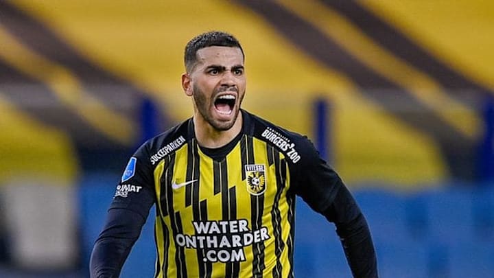 Başarılı oyuncunun Fenerbahçe ile görüşeceği iddia edildi.