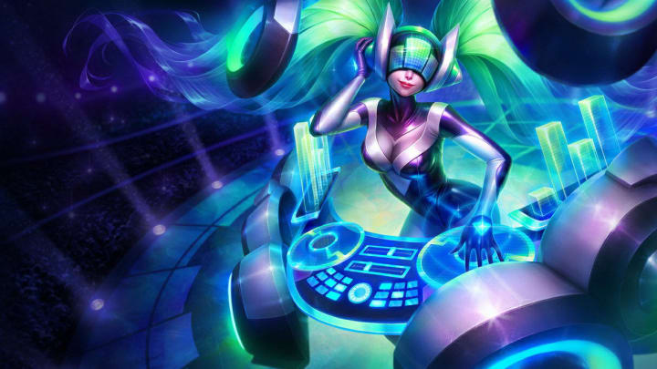 Sona is a champion that synergizes well with Ardent Censer: a core item in Seraphine's build. 