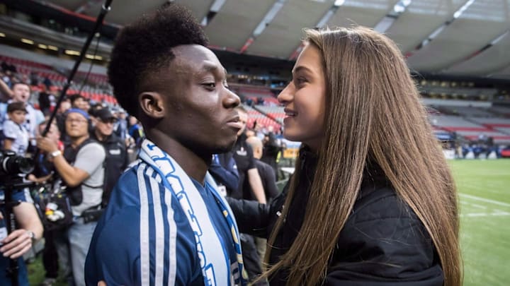 Alphonso Davies y Jordyn Huitema