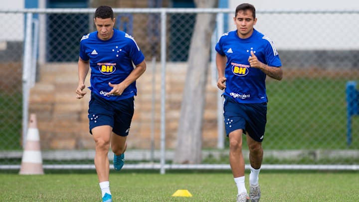 São Paulo e Grêmio pagam salários de jogadores do Cruzeiro. São Paulo e Grêmio pagam salários de jogadores do Cruzeiro.