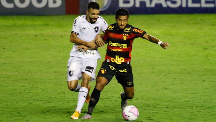 Botafogo e Sport se enfrentam pelo Campeonato Brasileiro. Botafogo e Sport se enfrentam pelo Campeonato Brasileiro.