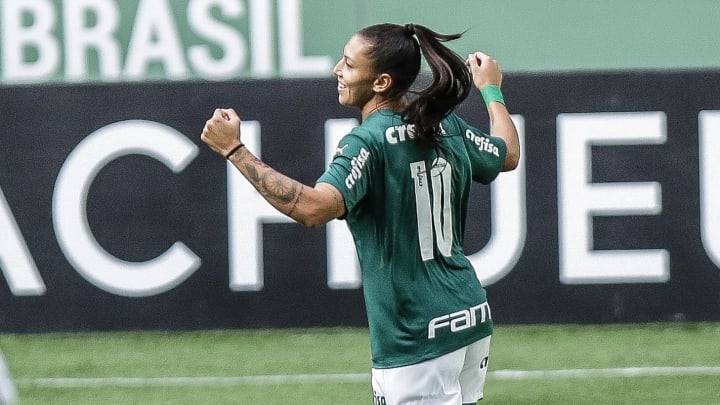 Bia Zaneratto voltou ao futebol chinês, mas segue acompanhando o Palmeiras Bia Zaneratto voltou ao futebol chinês, mas segue acompanhando o Palmeiras