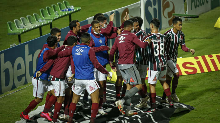 Fluminense e Coritiba empataram em 3 a 3 Fluminense e Coritiba empataram em 3 a 3