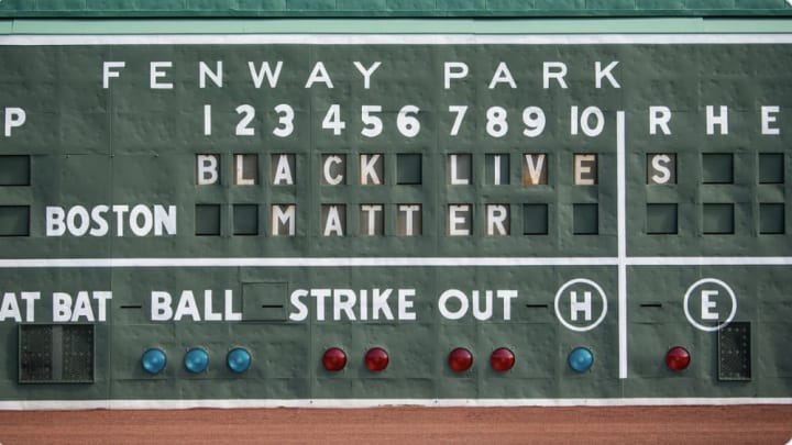 El Fenway Park se unió a la lucha contra el racismo 