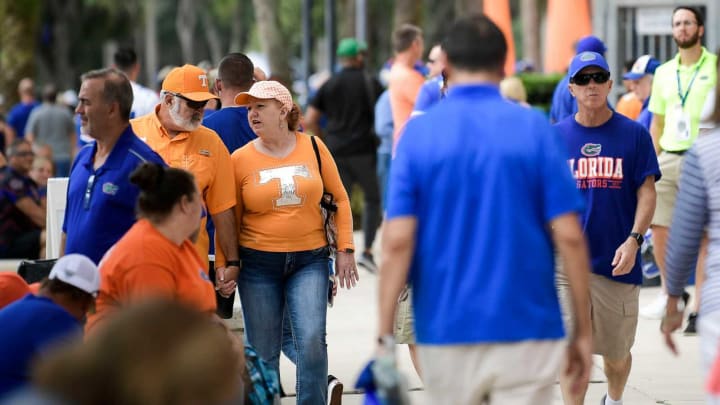 Tennessee fans arrive before a game at Ben Hill Griffin Stadium in Gainesville, Fla. on Saturday, Sept. 25, 2021.Kns Tennessee Florida Football