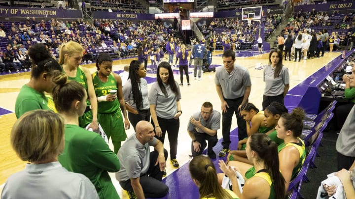 SEATTLE, WA – JANUARY 27: Oregon Ducks head coach Kelly Graves calls a time out during a college basketball game between the Oregon Ducks against the Washington Huskies on January 27, 2019, at Alaska Airlines Arena at Hec Edmundson Pavilion in Seattle, WA. (Photo by Joseph Weiser/Icon Sportswire via Getty Images)