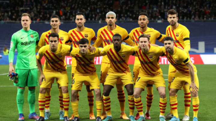 Barcelona players pose for a photo before the LaLiga Santander match against Real Madrid at Estadio Santiago Bernabeu on March 20. (Photo by Gonzalo Arroyo Moreno/Getty Images)