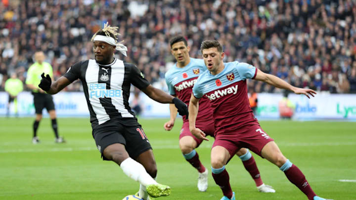 LONDON, ENGLAND - NOVEMBER 02: Allan Saint-Maximin of Newcastle United battles for possession with Aaron Cresswell of West Ham United during the Premier League match between West Ham United and Newcastle United at London Stadium on November 02, 2019 in London, United Kingdom. (Photo by Alex Pantling/Getty Images)