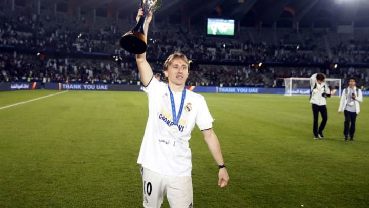 ABU DHABI, UNITED ARAB EMIRATES - DECEMBER 22: Luka Modric of Real Madrid celebrates with the trophy after the match between Real Madrid and Al Ain on December 22, 2018 in Abu Dhabi, United Arab Emirates.(Photo by Antonio Villalba/Real Madrid via Getty Images)