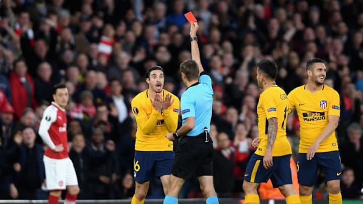 LONDON, ENGLAND - APRIL 26: Sime Vrsaljko of Atletico Madrid is shown a red card during the UEFA Europa League Semi Final leg one match between Arsenal FC and Atletico Madrid at Emirates Stadium on April 26, 2018 in London, United Kingdom. (Photo by Mike Hewitt/Getty Images)