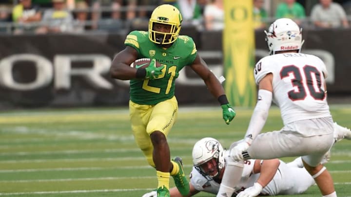EUGENE, OR - SEPTEMBER 02: Running back Royce Freeman #21 of the Oregon Ducks runs the ball as safety Tyler Collet #30 of the Southern Utah Thunderbirds defends in the first quarter of the game at Autzen Stadium on September 2, 2017 in Eugene, Oregon. (Photo by Steve Dykes/Getty Images)