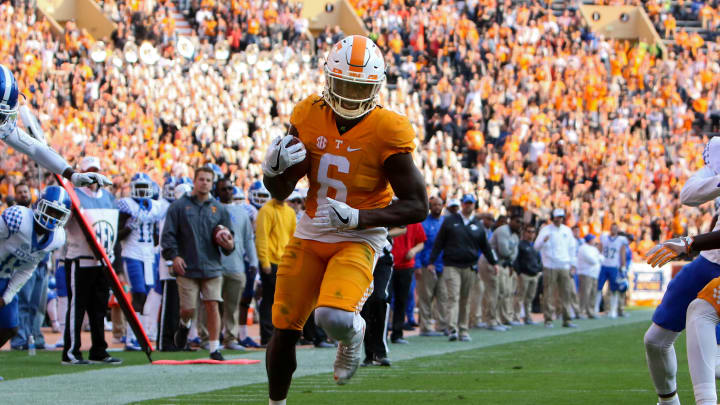 Nov 12, 2016; Knoxville, TN, USA; Tennessee Volunteers running back Alvin Kamara (6) runs for a touchdown against the Kentucky Wildcats during the fourth quarter at Neyland Stadium. Tennessee won 49 to 36. Mandatory Credit: Randy Sartin-USA TODAY Sports