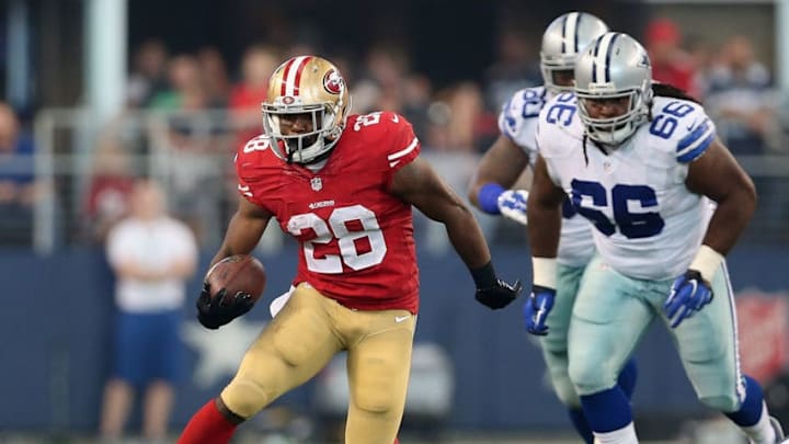 ARLINGTON, TX - SEPTEMBER 07: Running back Carlos Hyde #28 of the San Francisco 49ers rushes the football against the Dallas Cowboys during the NFL game at AT&T Stadium on September 7, 2014 in Arlington, Texas. The 49ers defeated the Cowboys 28-17. (Photo by Christian Petersen/Getty Images)
