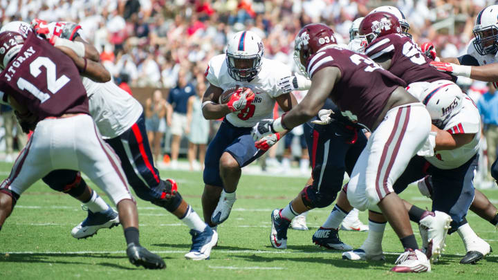 STARKVILLE, MS – SEPTEMBER 3: Running back Tyreis Thomas #9 of the South Alabama Jaguars looks to run the ball through traffic during their game against the Mississippi State Bulldogs at Davis Wade Stadium on September 3, 2016 in Starkville, Mississippi. The South Alabama Jaguars defeated the Mississippi State Bulldogs 21-20. (Photo by Michael Chang/Getty Images)