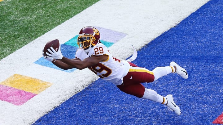 EAST RUTHERFORD, NEW JERSEY – OCTOBER 18: Kendall Fuller #29 of the Washington Football Team intercepts a pass from Daniel Jones #8 of the New York Giants at MetLife Stadium on October 18, 2020 in East Rutherford, New Jersey. (Photo by Mike Stobe/Getty Images)