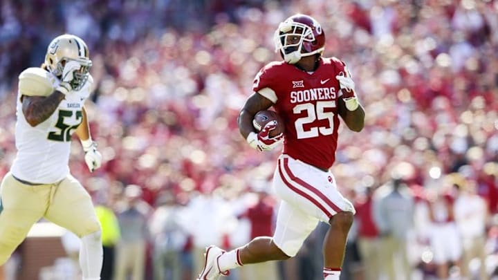 Nov 12, 2016; Norman, OK, USA; Oklahoma Sooners running back Joe Mixon (25) runs for a touchdown past Baylor Bears defensive end Greg Roberts (52) during the second half at Gaylord Family - Oklahoma Memorial Stadium. Mandatory Credit: Kevin Jairaj-USA TODAY Sports