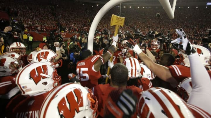 MADISON, WI - NOVEMBER 29: The Wisconsin Badgers celebrate with the Paul Bunyan axe after the 34-24 win over the Minnesota Golden Gophers at Camp Randall Stadium on November 29, 2014 in Madison, Wisconsin. (Photo by Mike McGinnis/Getty Images)