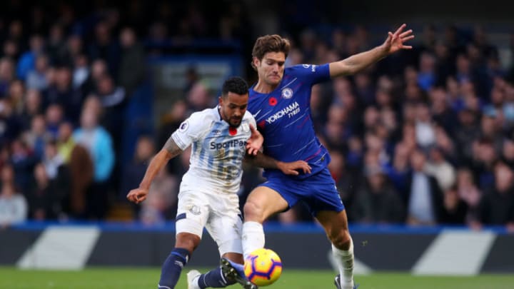 LONDON, ENGLAND - NOVEMBER 11: Theo Walcott of Everton battles for possession with Marcos Alonso of Chelsea during the Premier League match between Chelsea FC and Everton FC at Stamford Bridge on November 11, 2018 in London, United Kingdom. (Photo by Catherine Ivill/Getty Images)