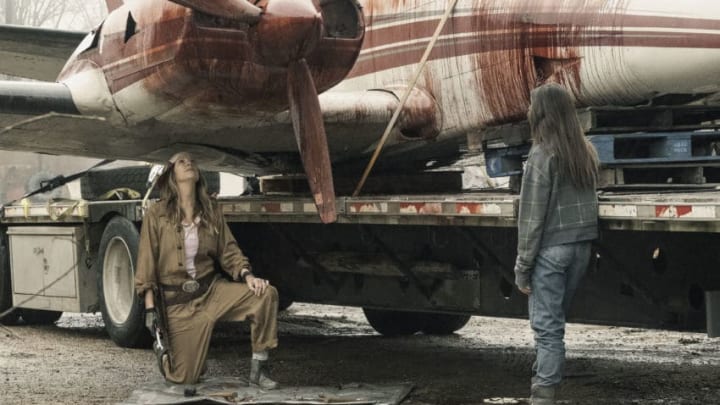 Mo Collins as Sarah, Alexa Nisenson as Charlie - Fear the Walking Dead _ Season 5, Episode 6 - Photo Credit: Van Redin/AMC