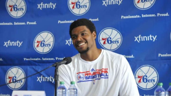 PHILADELPHIA, PA – August 15 : Andrew Bynum #33 of the Philadelphia 76ers speaks to the media during a press conference after being traded from the Los Angeles Lakers on August 15, 2012 at the National Constitution Center in Philadelphia, Pennsylvania. NOTE TO USER: User expressly acknowledges and agrees that, by downloading and or using this photograph, User is consenting to the terms and conditions of the Getty Images License Agreement. Mandatory Copyright Notice: Copyright 2012 NBAE (Photo by David Dow/NBAE via Getty Images)
