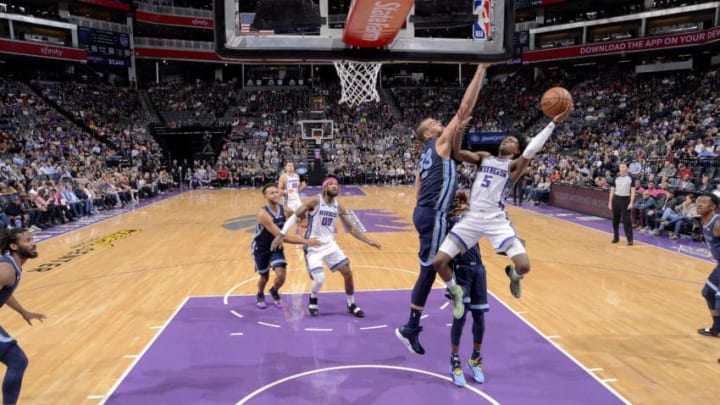 SACRAMENTO, CA - OCTOBER 24: De'Aaron Fox #5 of the Sacramento Kings shoots the ball against the against the Memphis Grizzlies on October 24, 2018 at Golden 1 Center in Sacramento, California. NOTE TO USER: User expressly acknowledges and agrees that, by downloading and or using this Photograph, user is consenting to the terms and conditions of the Getty Images License Agreement. Mandatory Copyright Notice: Copyright 2018 NBAE (Photo by Rocky Widner/NBAE via Getty Images)