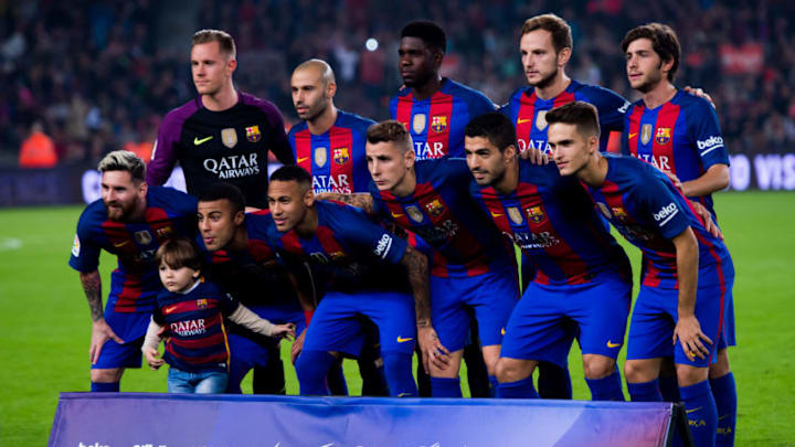 BARCELONA, SPAIN - OCTOBER 29: Players of FC Barcelona pose for a team photo before the La Liga match between FC Barcelona and Granada CF at Camp Nou stadium on October 29, 2016 in Barcelona, Spain. (Photo by Alex Caparros/Getty Images)