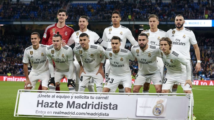 MADRID, SPAIN – DECEMBER 01: The Real Madrid team line up for a photo prior to kick off during the La Liga match between Real Madrid CF and Valencia CF at Estadio Santiago Bernabeu on December 01, 2018 in Madrid, Spain. (Photo by Quality Sport Images/Getty Images)