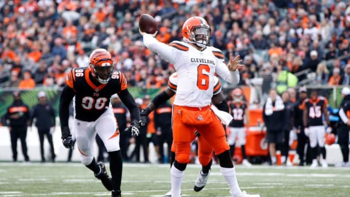 CINCINNATI, OH - NOVEMBER 25: Baker Mayfield #6 of the Cleveland Browns throws a touchdown pass to Darren Fells #88 during the third quarter of the game against the Cincinnati Bengals at Paul Brown Stadium on November 25, 2018 in Cincinnati, Ohio. (Photo by Joe Robbins/Getty Images)