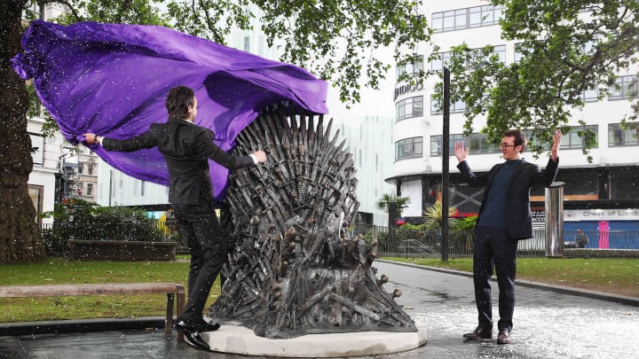 *** FREE FOR EDITORIAL USE ***Winter is Coming – A statue of the Iron Throne from Game of Thrones is unveiled in a snow scene in London’s Leicester Square by British actor Isaac Hempstead Wright (Bran Stark) and TV’s Alex Zane. It is the tenth statue to join Scenes in the Square, an illustrious trail of timeless film and TV characters from the past 100 years in London’s home of entertainment, and will be displayed until the end of October 2021. It commemorates 10 years since the TV show first aired and anticipates HBO’s upcoming release of House of the Dragon in 2022 . Pictured Alex Zane and British actor Isaac Hempstead Wright (Bran Stark)