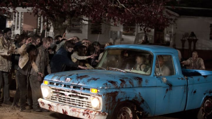 (In Car) Lori Grimes (Sarah Wayne Callies), Beth (Emily Kinney) and T-Dog (Robert 'IronE' Singleton) - The Walking Dead - Season 2, Episode 13 - Photo Credit: Gene Page/AMC