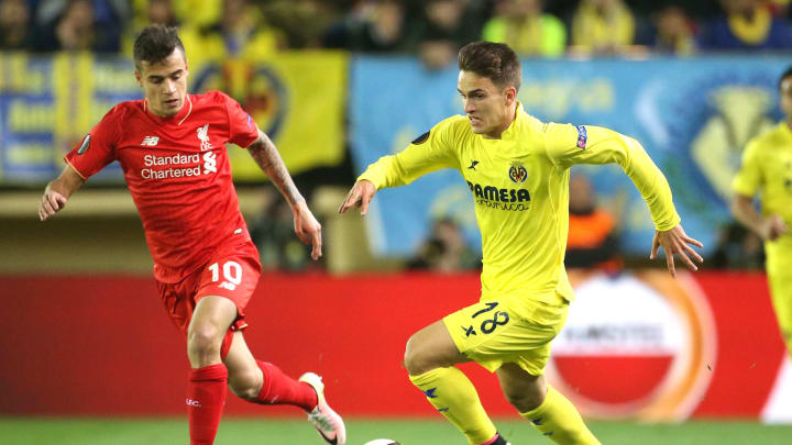 VILLARREAL, SPAIN – APRIL 28: Denis Suarez of Villarreal and Coutinho of Liverpool (left) in action during the UEFA Europa League semi final first leg match between Villarreal CF and Liverpool FC at Estadio El Madrigal stadium on April 28, 2016 in Villarreal, Spain. (Photo by Jean Catuffe/Getty Images)