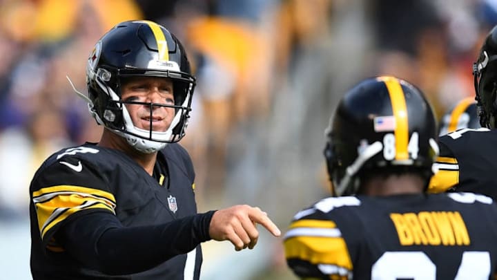 PITTSBURGH, PA - OCTOBER 28: Ben Roethlisberger #7 talks with Antonio Brown #84 of the Pittsburgh Steelers during the game against the Cleveland Browns at Heinz Field on October 28, 2018 in Pittsburgh, Pennsylvania. (Photo by Joe Sargent/Getty Images)