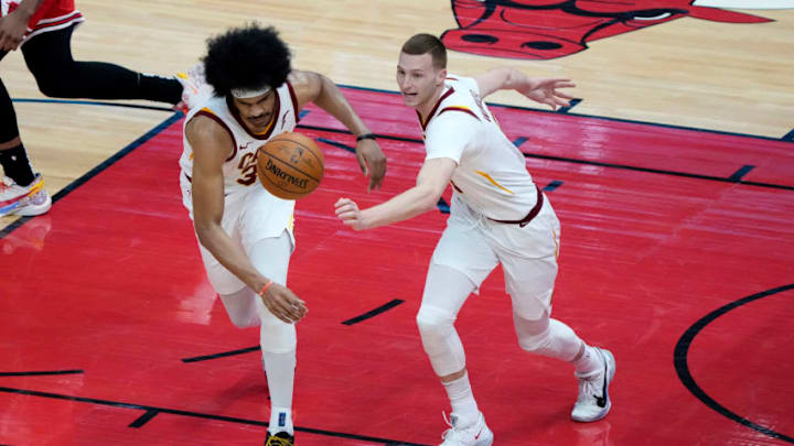 Cleveland Cavaliers big Jarrett Allen (left) and Cleveland guard Dylan Windler go after a loose ball. (Photo by Mike Dinovo-USA TODAY Sports)