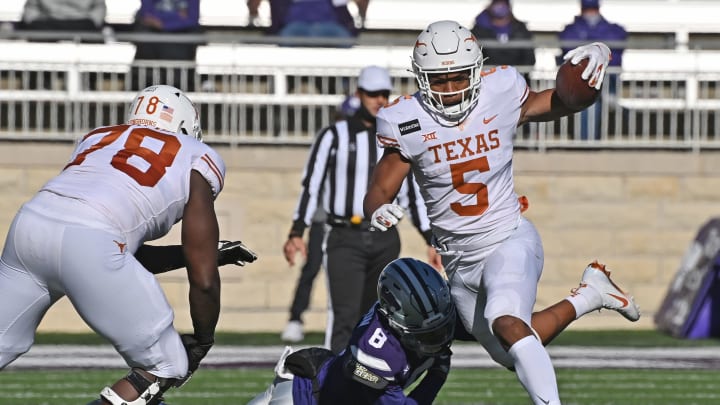 MANHATTAN, KS – DECEMBER 05: Running back Bijan Robinson #5 of the Texas Longhorns runs up field against defensive back Tee Denson #8 of the Kansas State Wildcats, during the first half at Bill Snyder Family Football Stadium on December 5, 2020 in Manhattan, Kansas. (Photo by Peter Aiken/Getty Images)